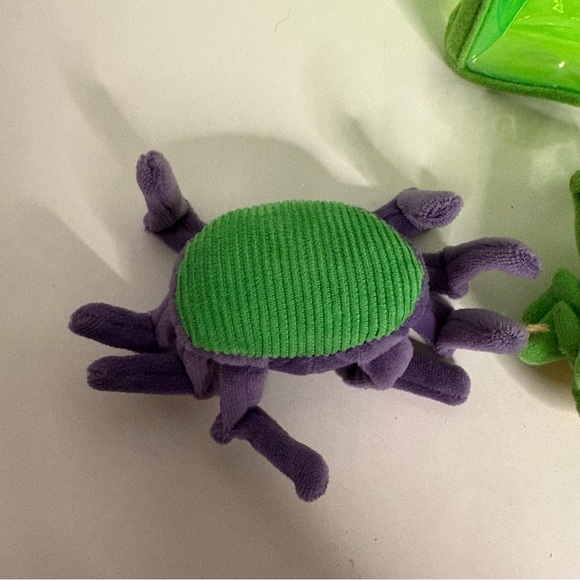 Melissa and Doug Plush Bug Catcher Jug With 3 Bugs - Stuffed Animals - Toys - Picture 3 of 13